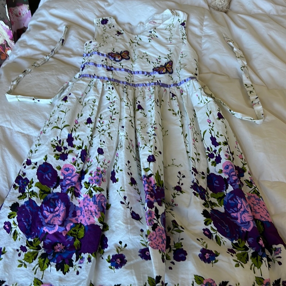 Girls dress.